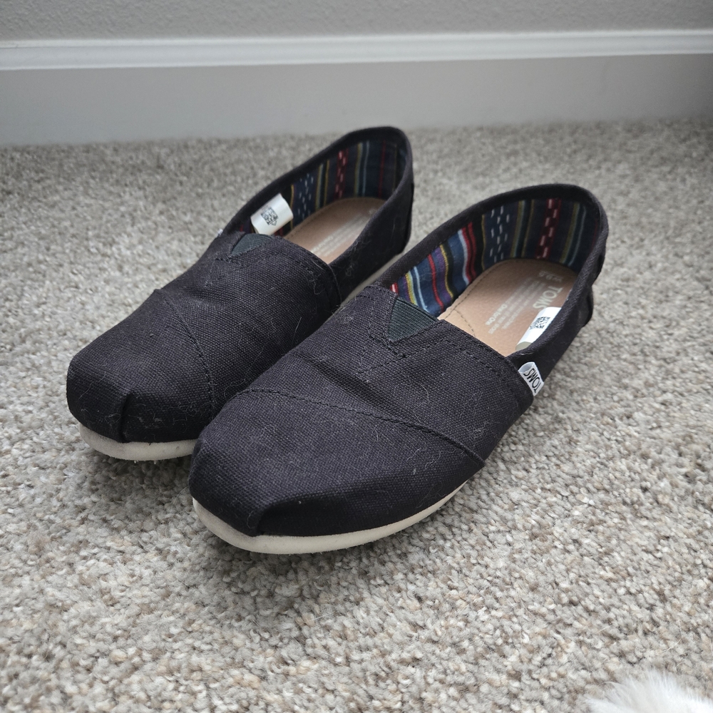 Women's 9.5 Black Toms